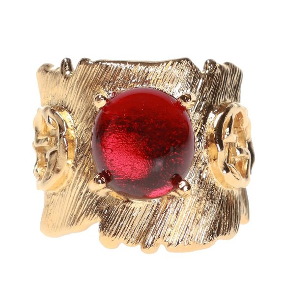 Gucci GG Textured Metal Ring with Red Crystal in Gold